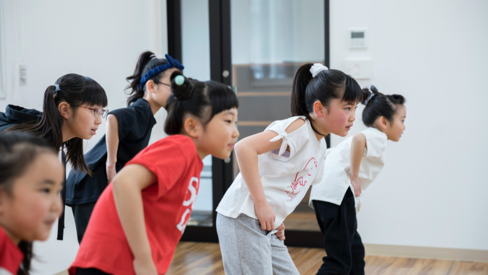 キッズダンス教室では日どもたちはヒップホップなどの踊りを習います